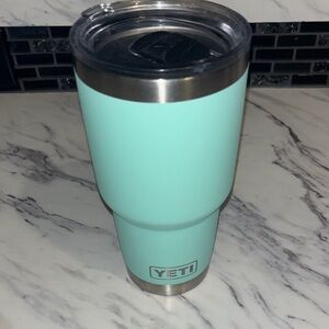YETI Mint Green 32oz  Tumbler